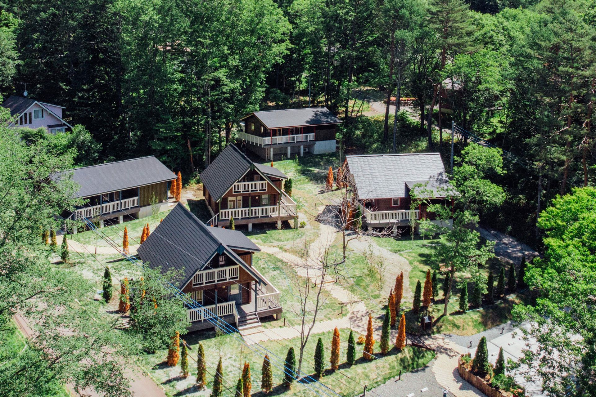 AMBIENT 八ヶ岳コテージ — 山梨・北杜市大泉町 · 八ヶ岳南麓の大規模貸別荘リゾート