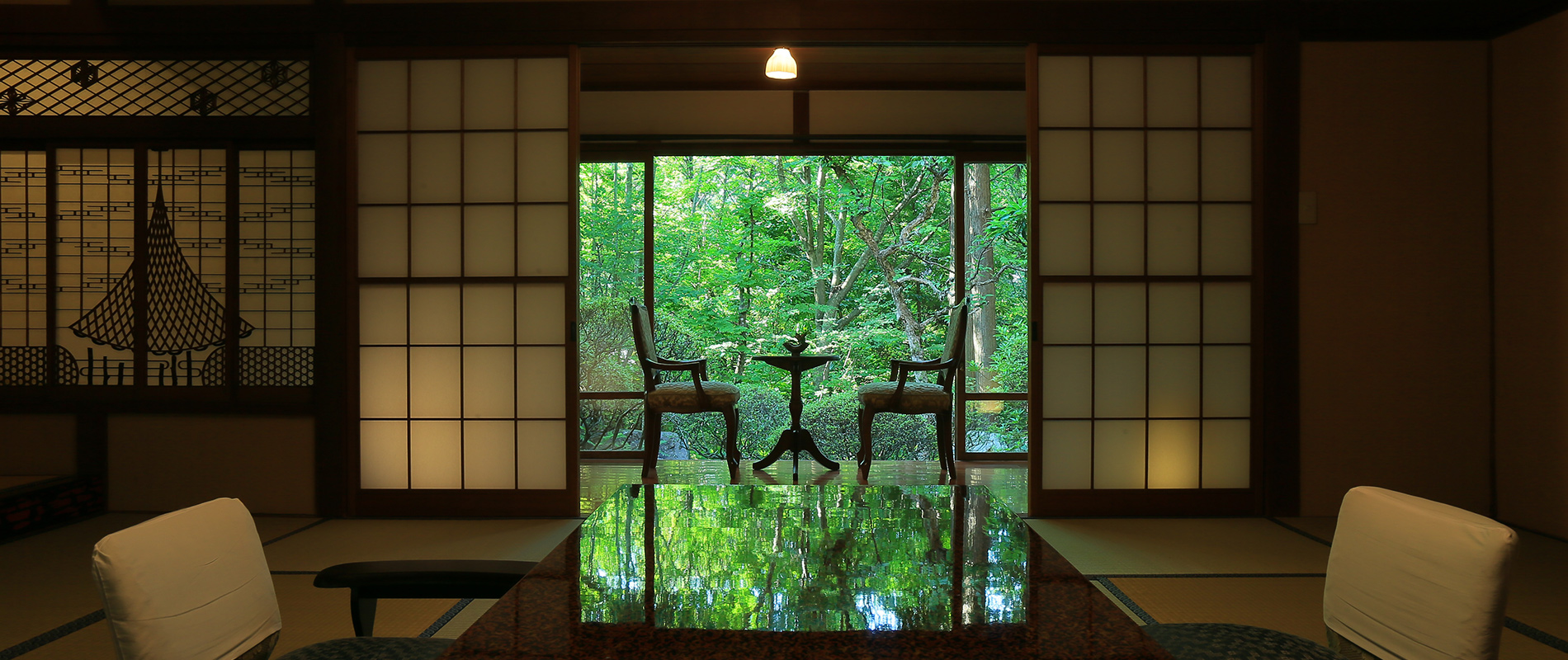 別所温泉 旅館 花屋 — 長野県上田市別所温泉 · 大正 6 年創業、敷地 6,500 坪に木造建築が点在する登録有形文化財の宿