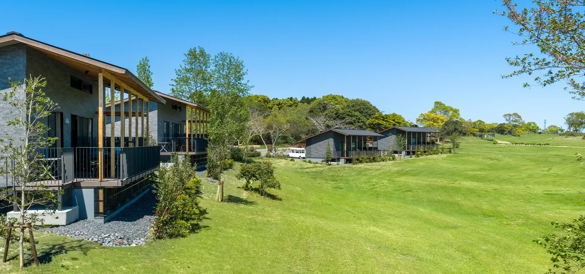NEMU RESORT — 三重県志摩市浜島町迫子 · 英虞湾を望む 60 室のリゾートホテルと 18 棟のヴィラで構成された敷地