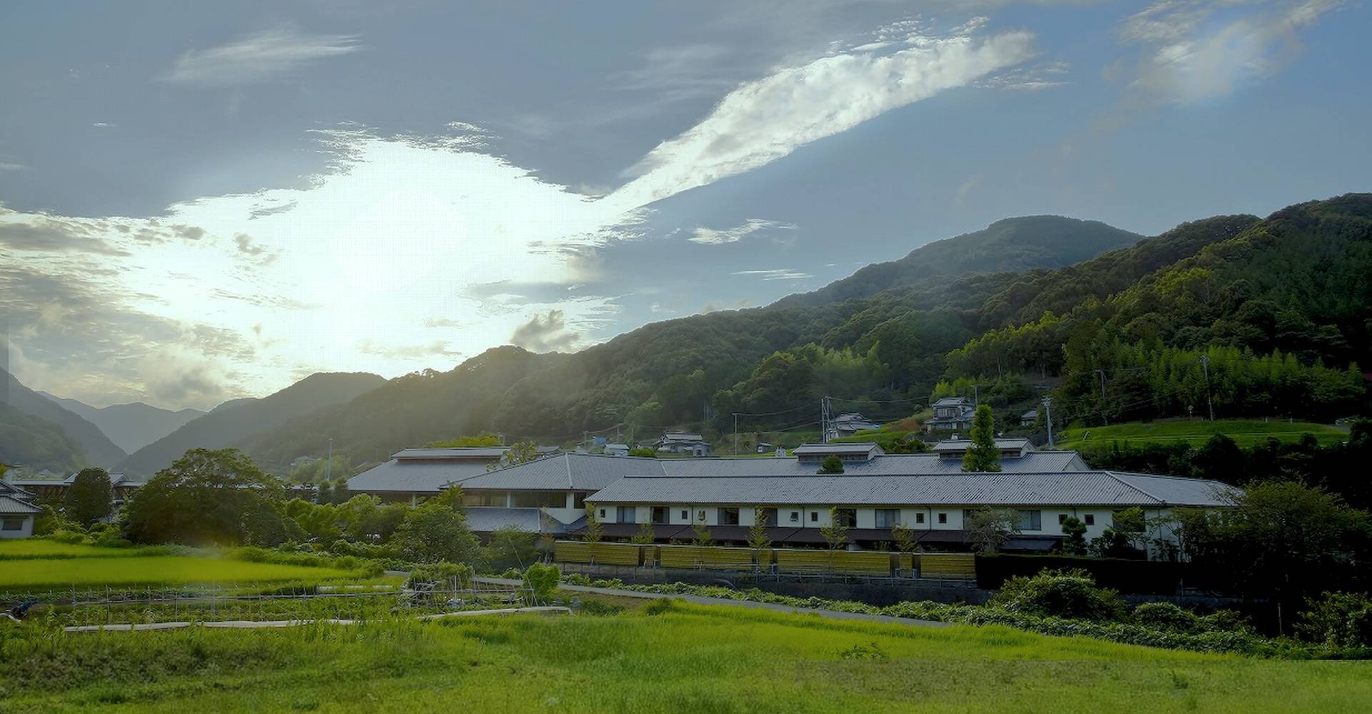 里山の別邸 下田セントラルホテル — 下田市相玉 · 1万坪の敷地に客室露天 14 室を持つ里山リゾート