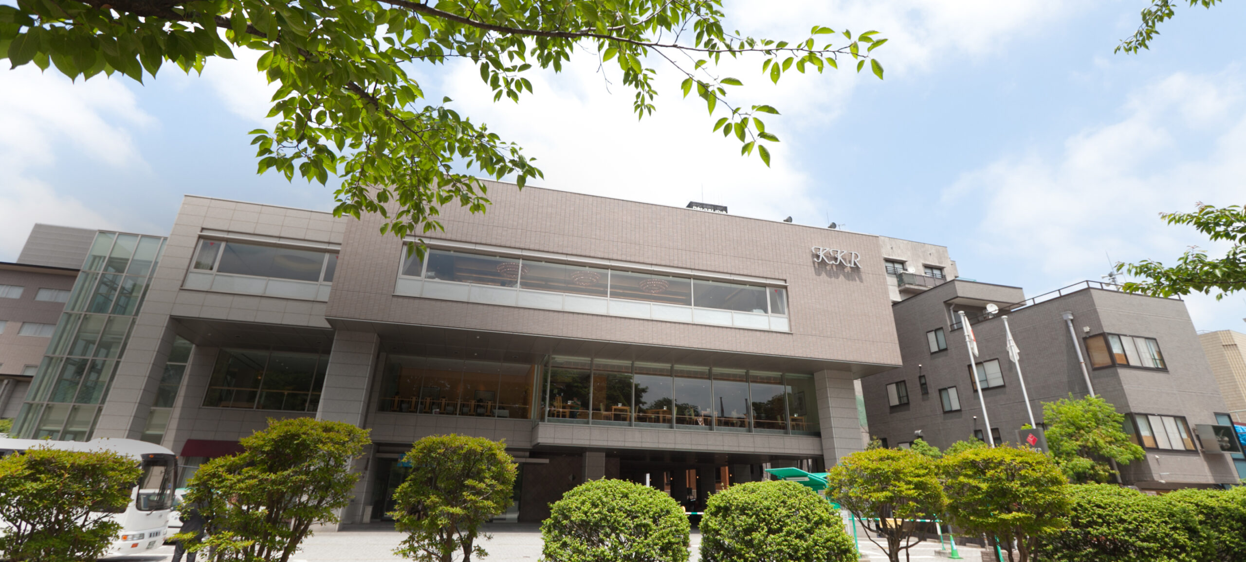 KKR ホテル金沢 — 金沢市大手町 · 金沢城公園隣接、和洋室を主力にした中規模ホテル