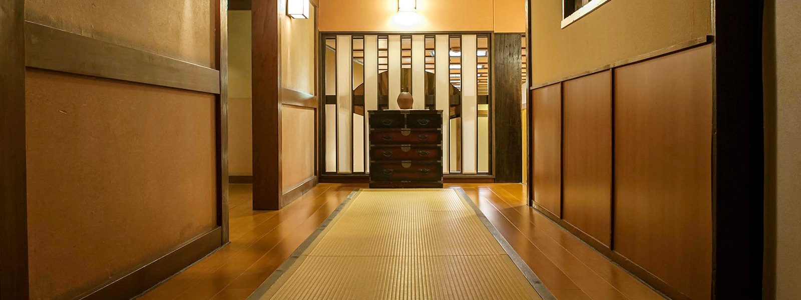 草津温泉 奈良屋 — 群馬・草津 · 湯畑徒歩1分の老舗、白旗源泉の管理ぬる湯