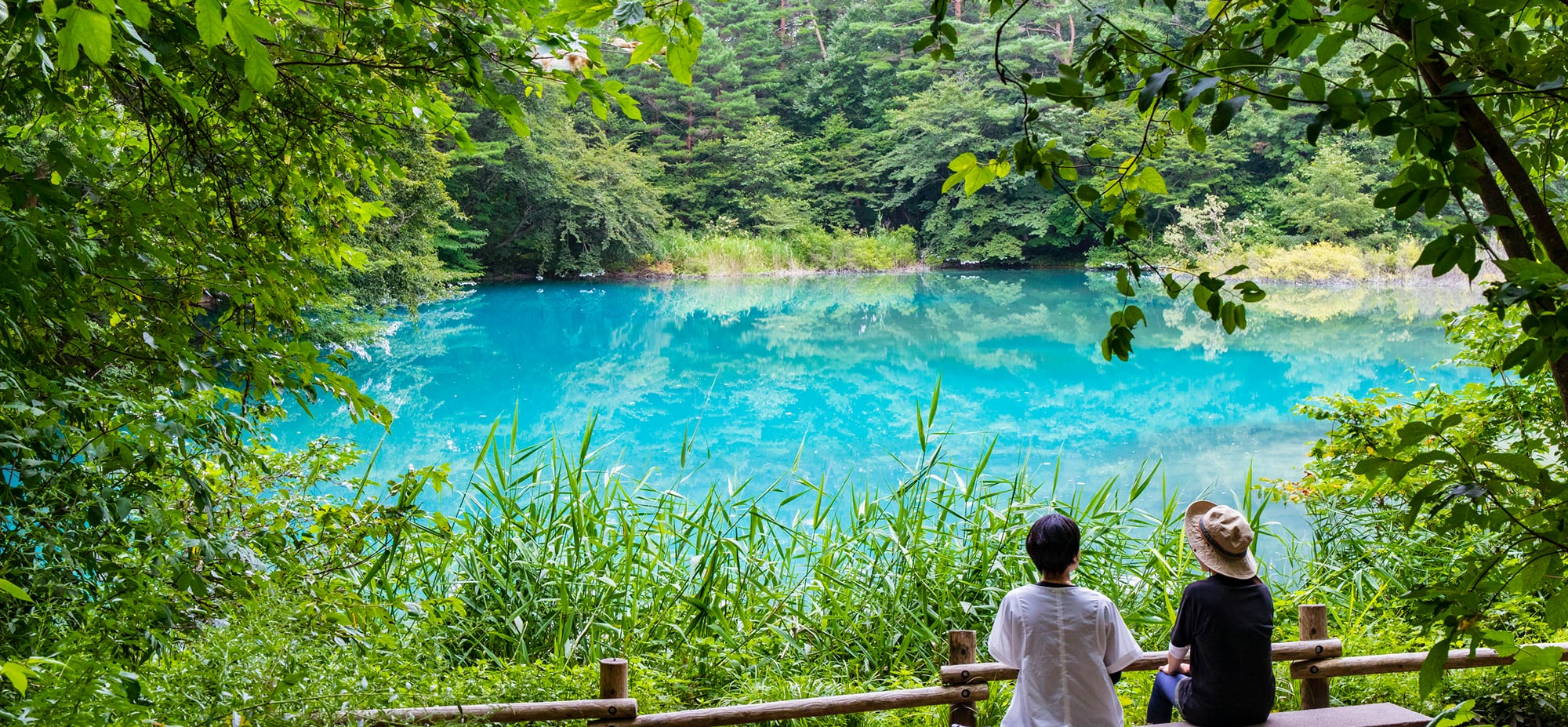 休暇村 裏磐梯 — 福島・北塩原村檜原湖畔 · 五色沼を望む親子の散策路