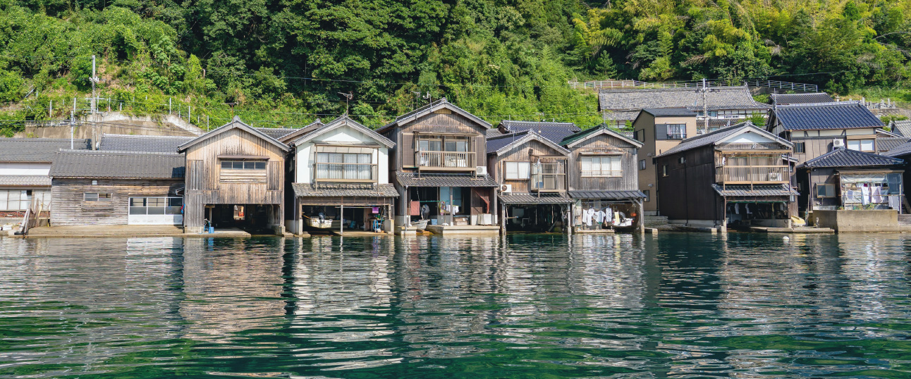 奥伊根温泉 油屋本館 — 京都・伊根 · 日本海に面した源泉かけ流しの料理旅館