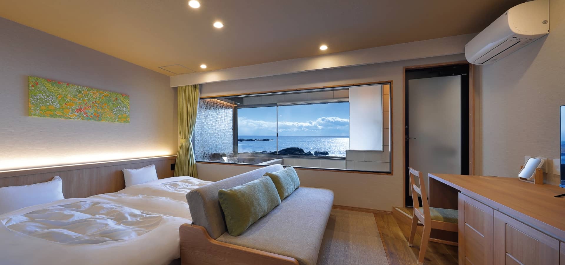 季粋の宿 紋屋 — 千葉・南房総白浜 · 太平洋と野島埼灯台を望む和モダンの宿