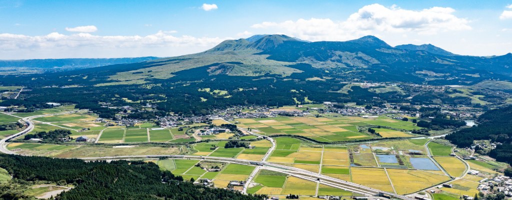 阿蘇白雲山荘 — 阿蘇市無田 · 赤水温泉郷の天然温泉リゾート、2022年リニューアルの本館とコテージ