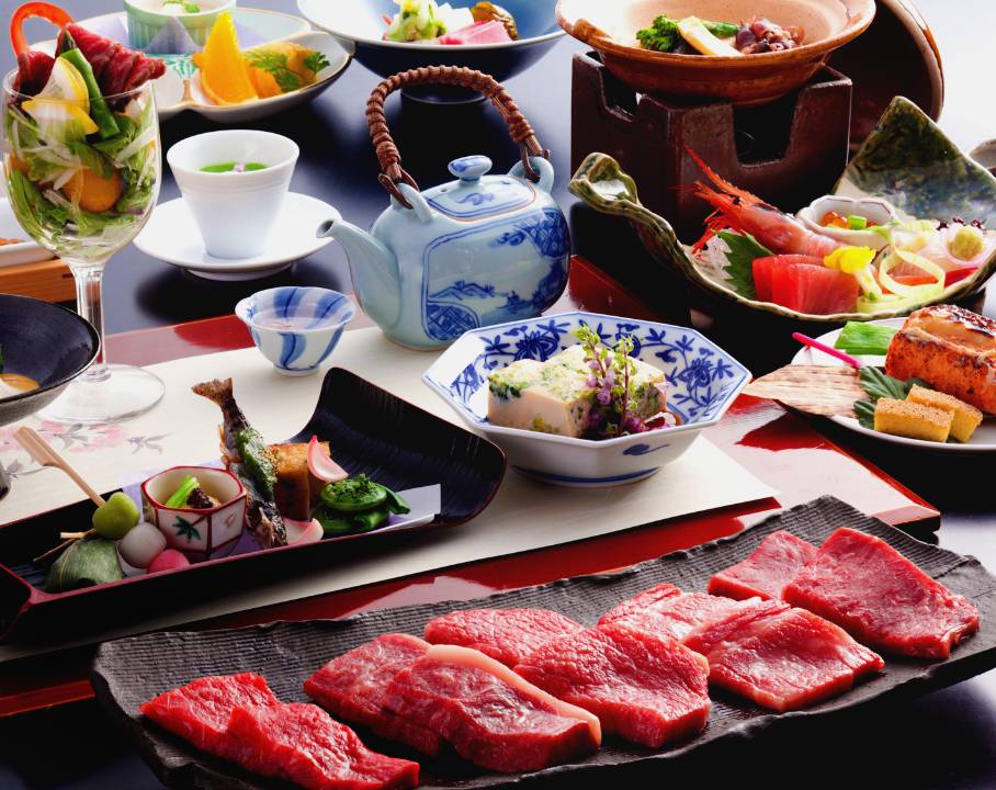 高山グリーンホテル — 高山市・飛騨の食材を集めたビュッフェと大浴場を備える大規模温泉ホテルの料理