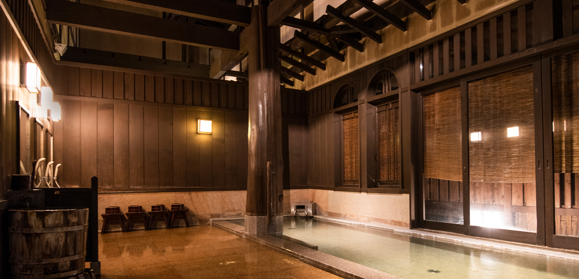 石和名湯館 糸柳 — 笛吹市石和温泉 · 1879年創業、自家源泉と関東屈指の貸切風呂を持つ老舗旅館
