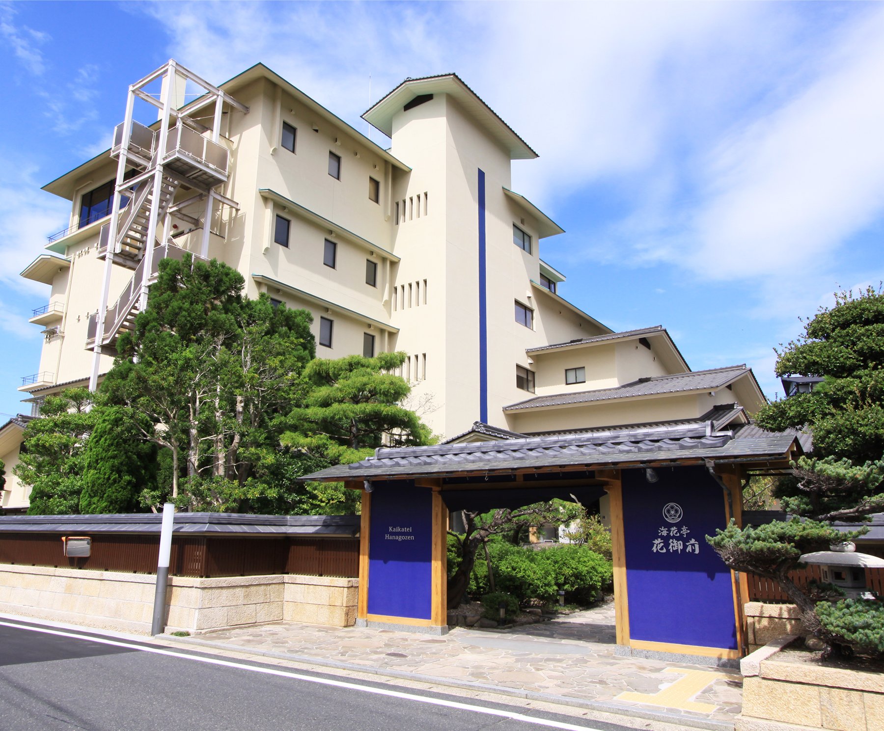 海花亭 花御前 — 京都・夕日ヶ浦温泉 · 日本海に面した露天風呂付き客室のある温泉旅館