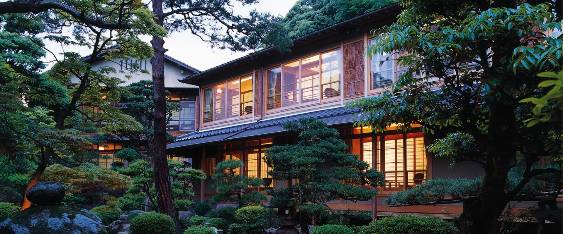 西村屋本館 — 兵庫・城崎温泉 · 江戸安政期から続く山陰を代表する純和風老舗旅館
