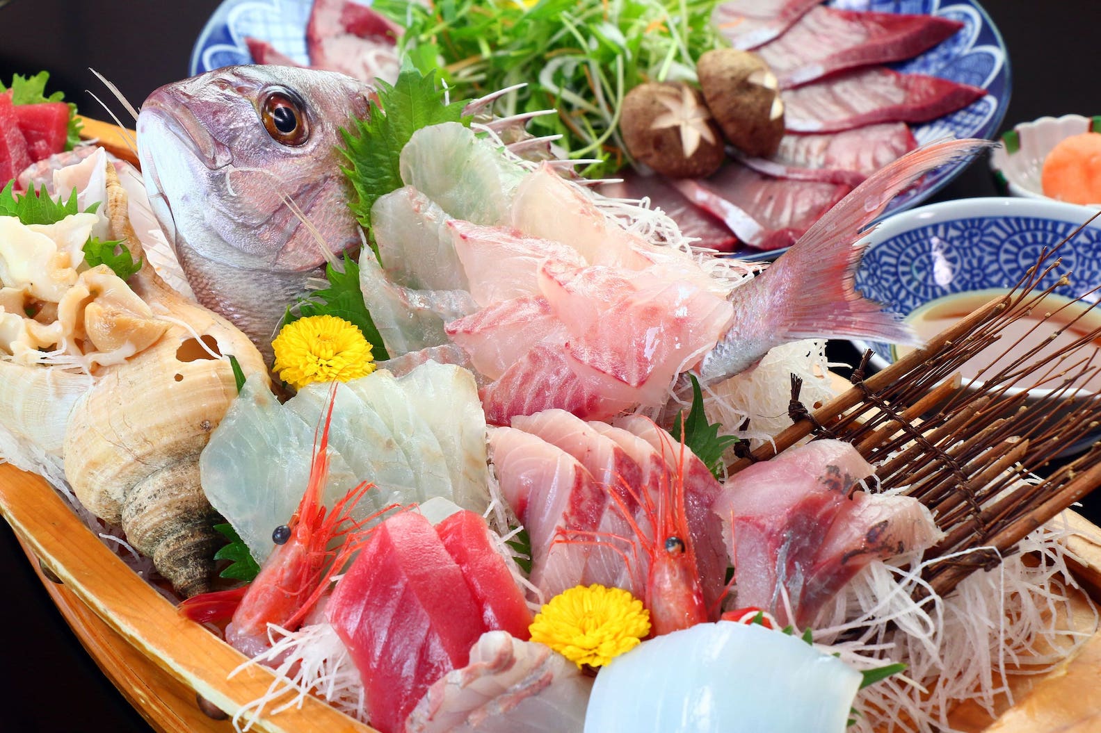 氷見温泉郷 民宿すがた — 夕食の海鮮膳 · 氷見の魚介中心