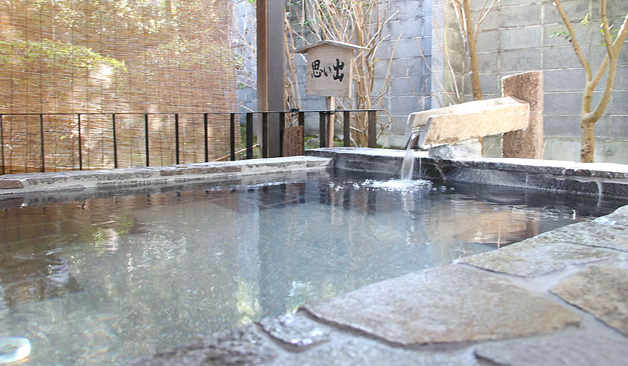 安田屋旅館 — 静岡・西伊豆三津浜 · 駿河湾を望む登録有形文化財の温泉旅館