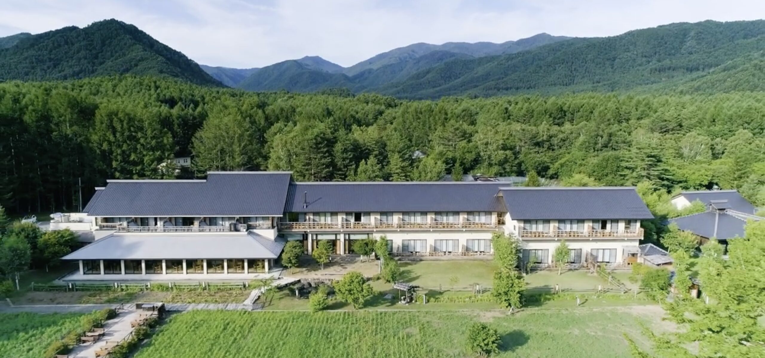 つたや季の宿 風里 — 長野・開田高原 · 御嶽山麓 標高1,100mの森の中の温泉宿