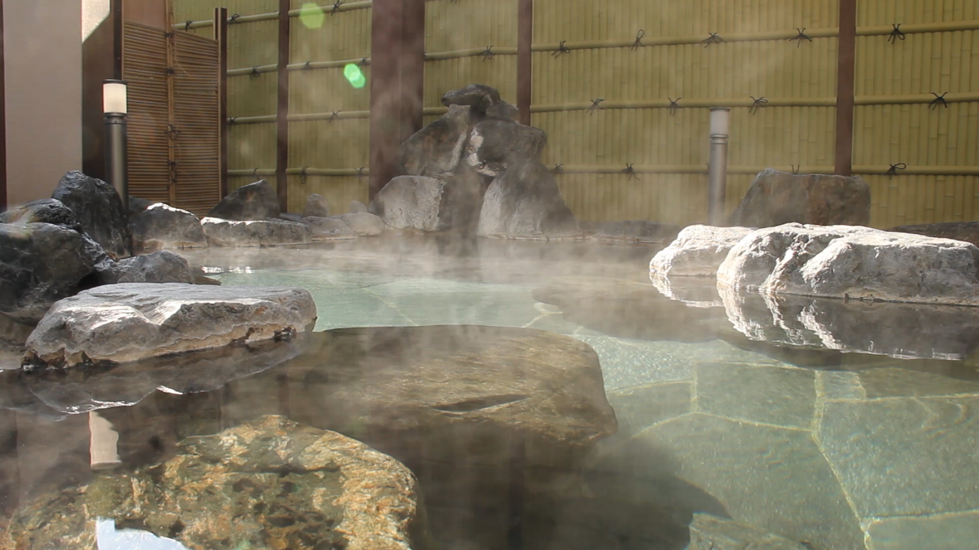 元湯 湯西川館 本館 — 栃木・湯西川温泉 · 二つの源泉をかけ流す露天風呂、郷土料理と炭火焼きの家族経営の宿