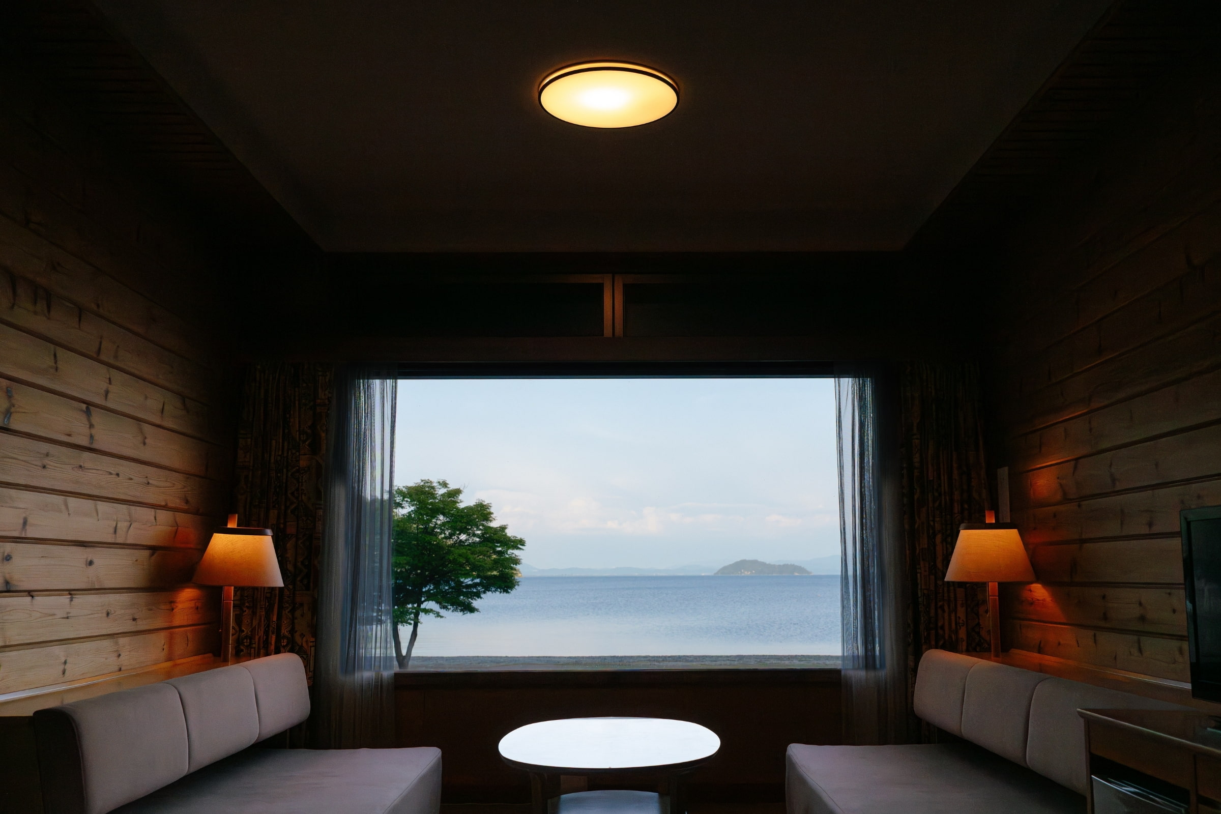 奥琵琶湖マキノグランドパークホテル — 高島市・マキノ · マキノサニービーチに面した湖北のリゾート