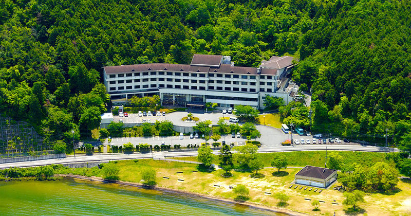 休暇村近江八幡 — 近江八幡市・宮ヶ浜 · 遠浅の宮ヶ浜に面した湖畔の公共リゾート