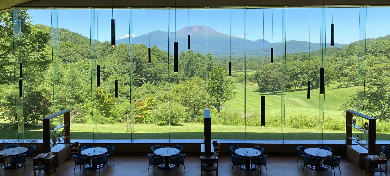 軽井沢浅間プリンスホテル — 長野・南軽井沢 · 標高985m、全室バルコニー付きの高原リゾート