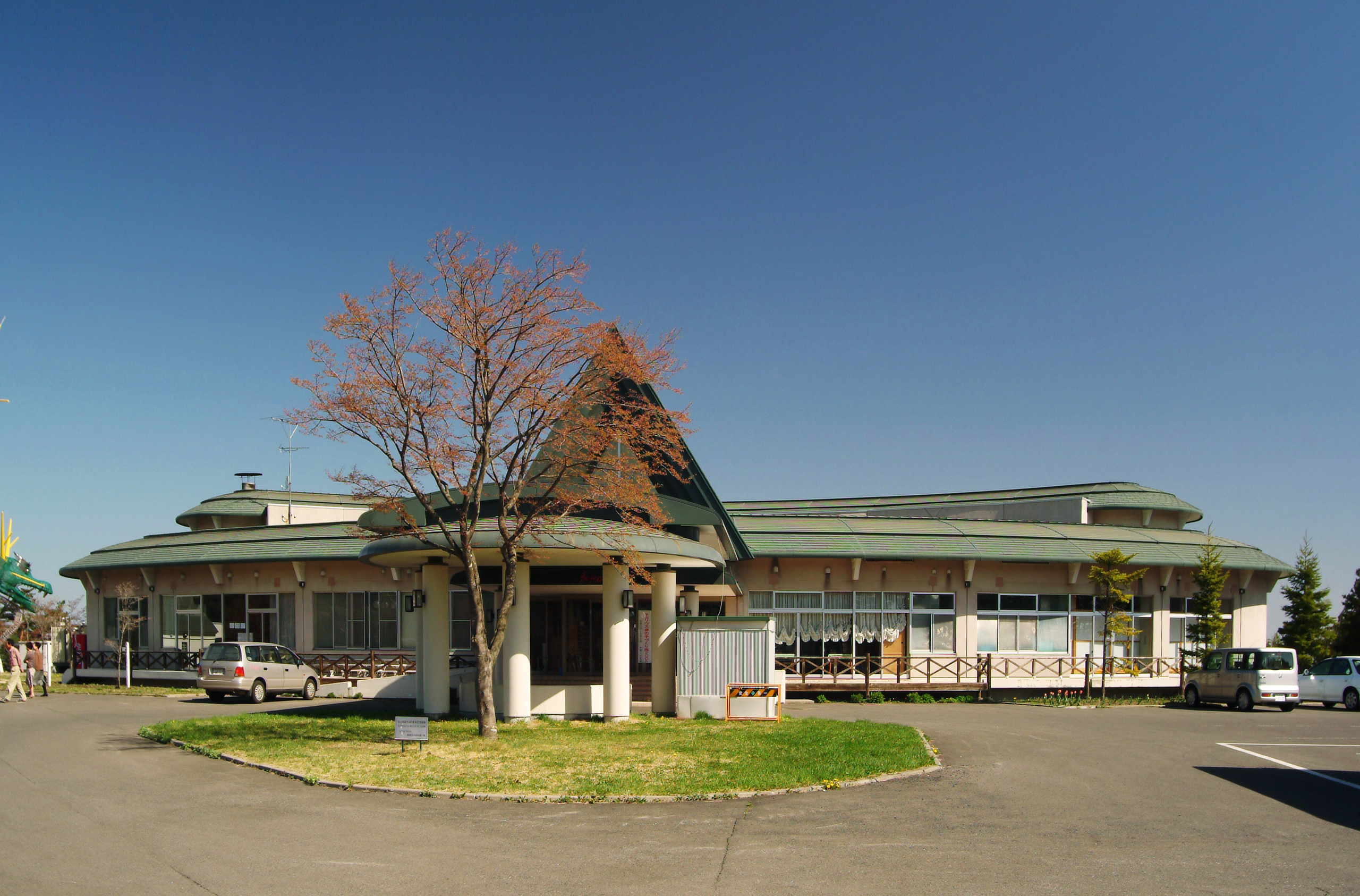 南部町農林漁業体験実習館 チェリウス — 青森県南部町 · 果樹の里に立つ公共の宿の外観