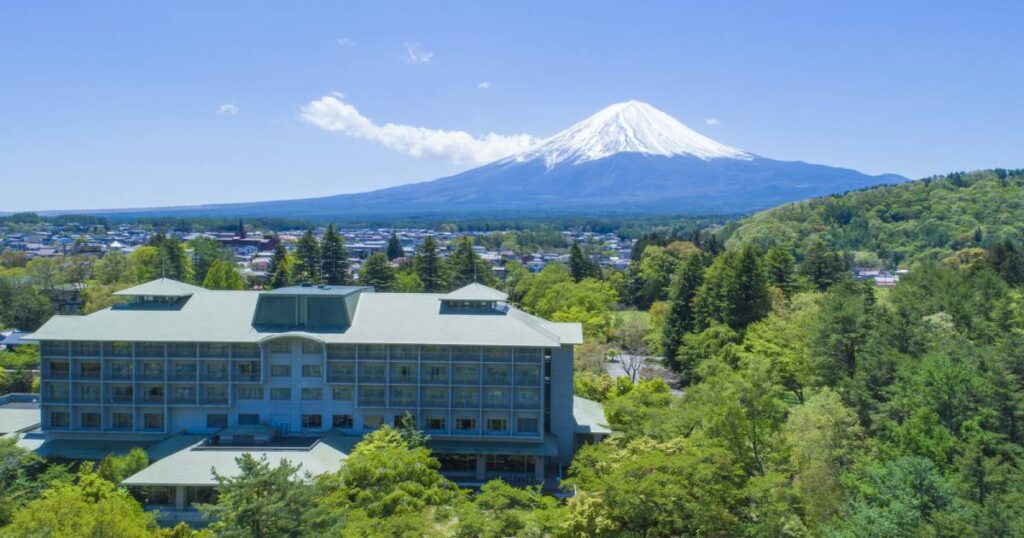 富士ビューホテル — 富士河口湖町勝山 · 広大な庭園と森に囲まれた1936年創業のクラシックリゾート