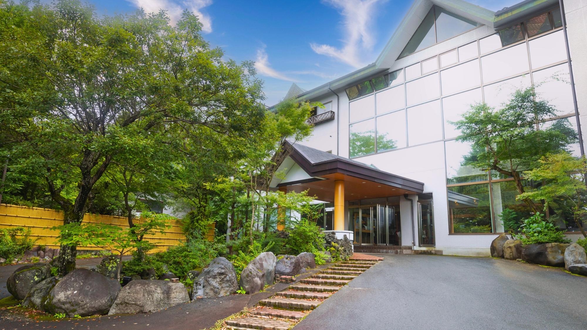 富士山中湖ホテル — 山中湖村旭日丘 · 天然温泉と和室のある、湖畔に近い手頃な家族向け温泉宿