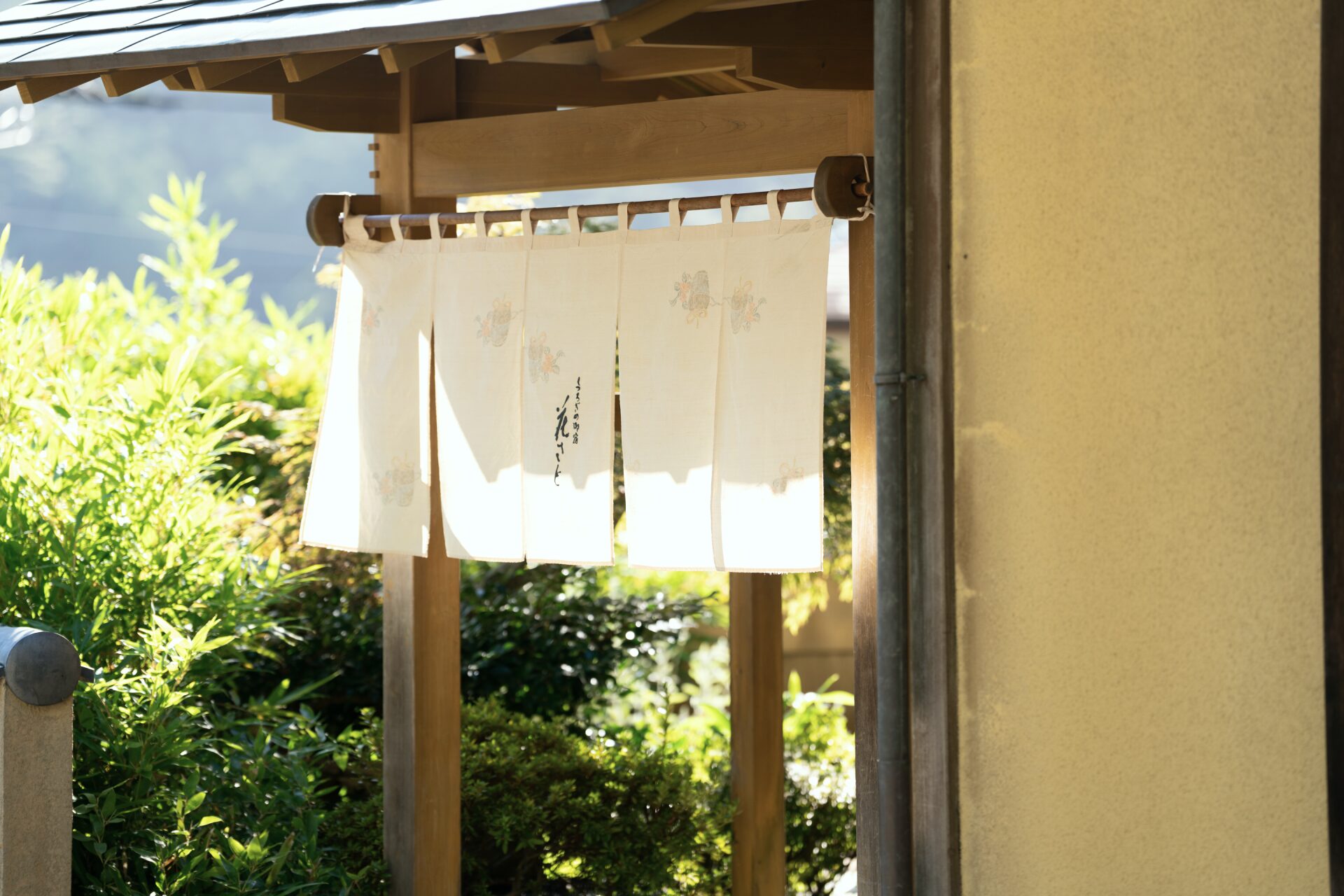 くつろぎと料理の御宿 花さと — 南伊豆町弓ヶ浜温泉 · 女将の手作り会席で知られる全6室の小さな御宿
