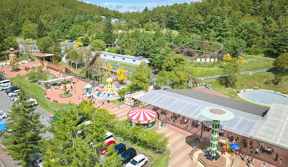 白樺リゾート 池の平ホテル — 長野県北佐久郡立科町・白樺湖畔 · 無料アスレチック「ポリーランド」と芝生広場を含むファミリーランドの全景