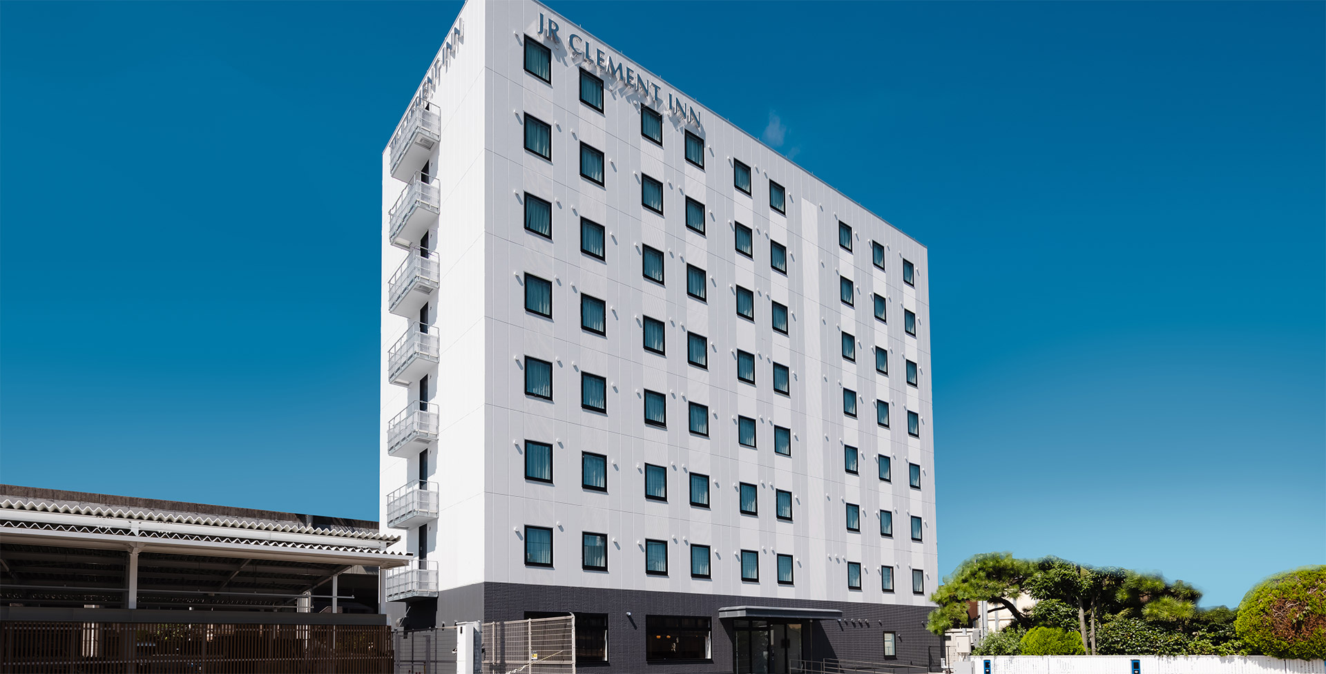 JRクレメントイン今治 — 今治市北宝来町 · JR今治駅から徒歩1分、2021年開業の8階建てホテル外観