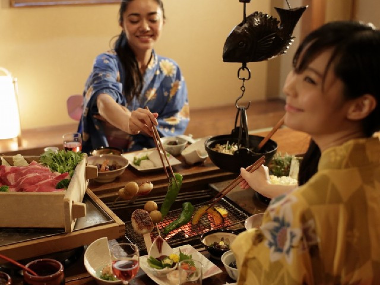 ユルイの宿 恵山 — 長野・昼神温泉 · 山あいの温泉郷の情景