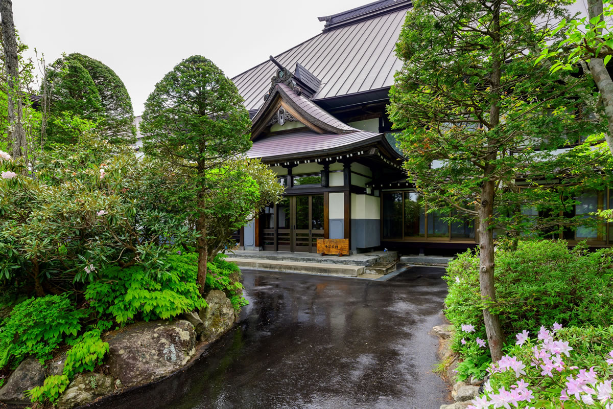 中谷旅館 — 長野市戸隠中社鳥居前 · 旧宝泉院の宿坊系旅館