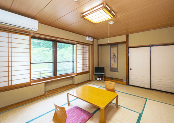 須坂温泉 古城荘 — 長野県須坂市・35室の家族向け温泉宿、大広間と貸切風呂
