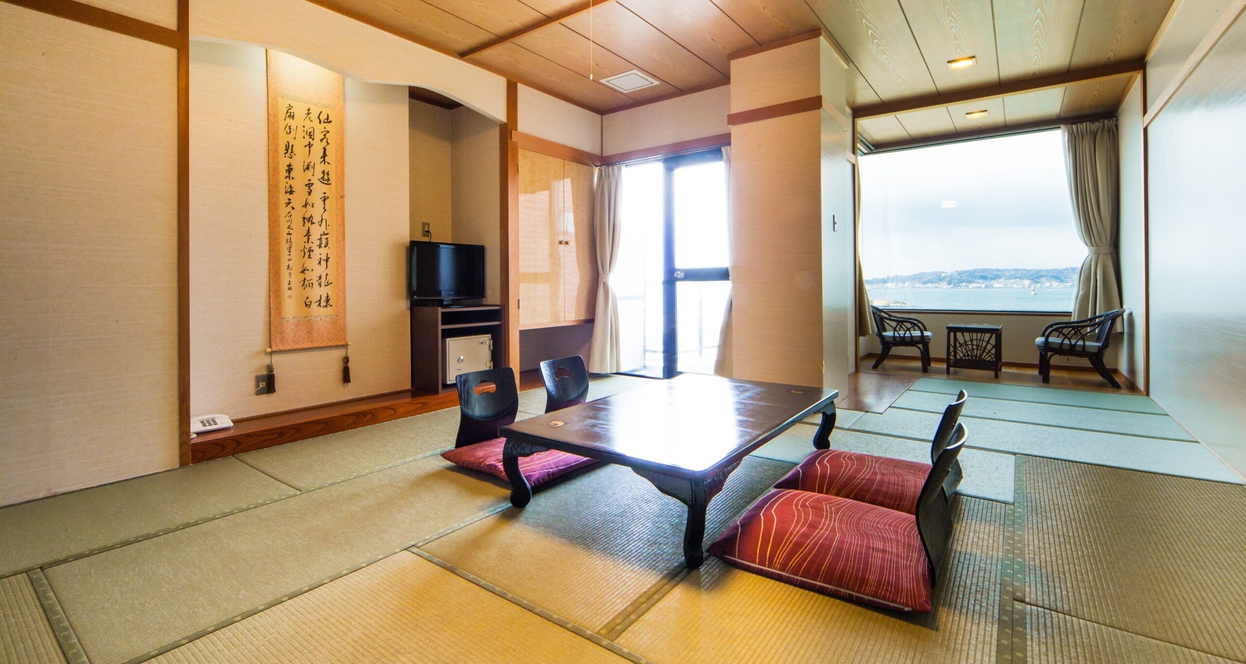 旅館おとは — 愛知県南知多町日間賀島 · 海に面した和室、日間賀島西港から徒歩2分
