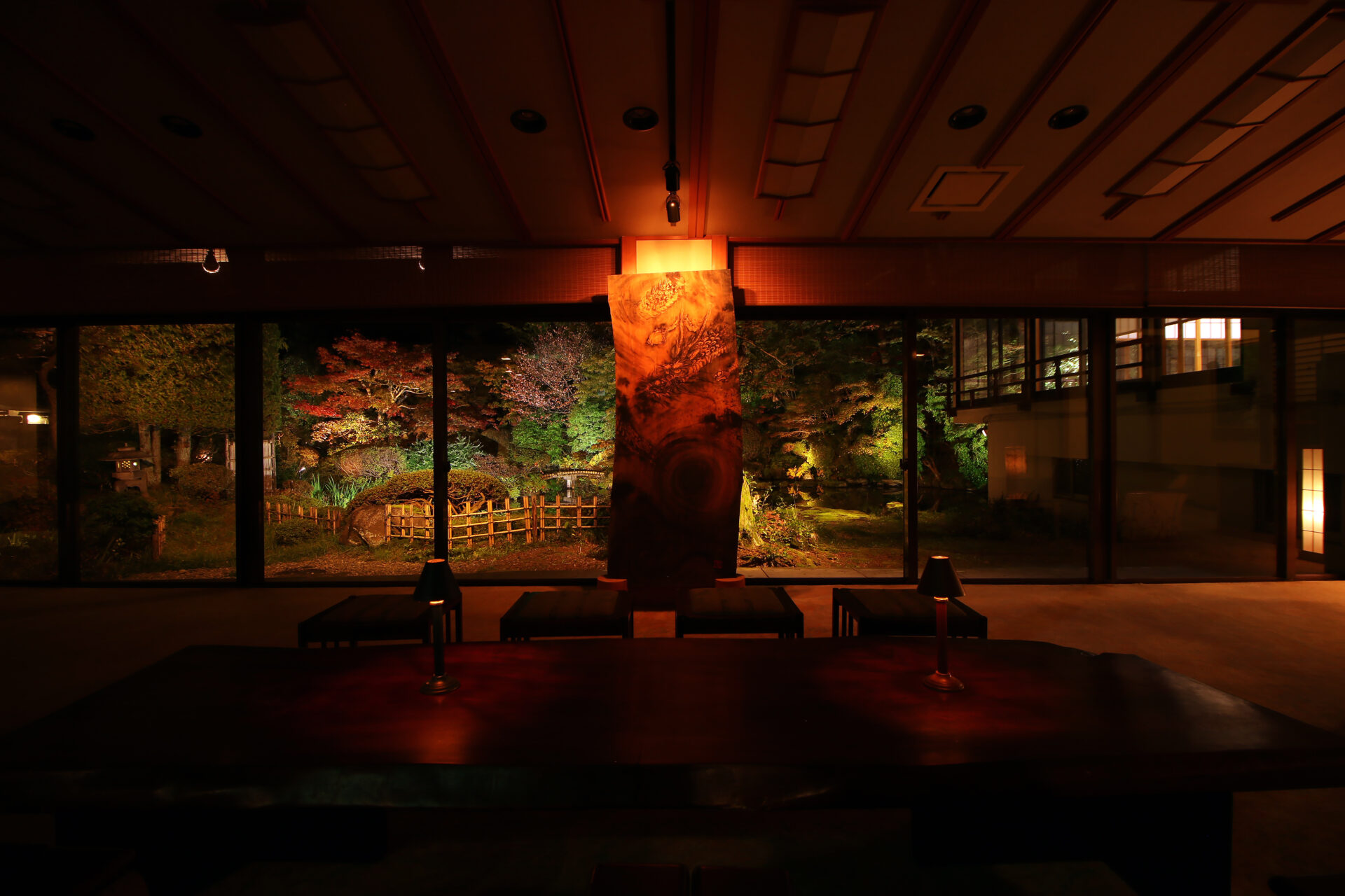 龍門亭 千葉旅館 — 秋田・十和田大湯温泉 · 明治2年創業、四季の庭園と源泉かけ流しの宿
