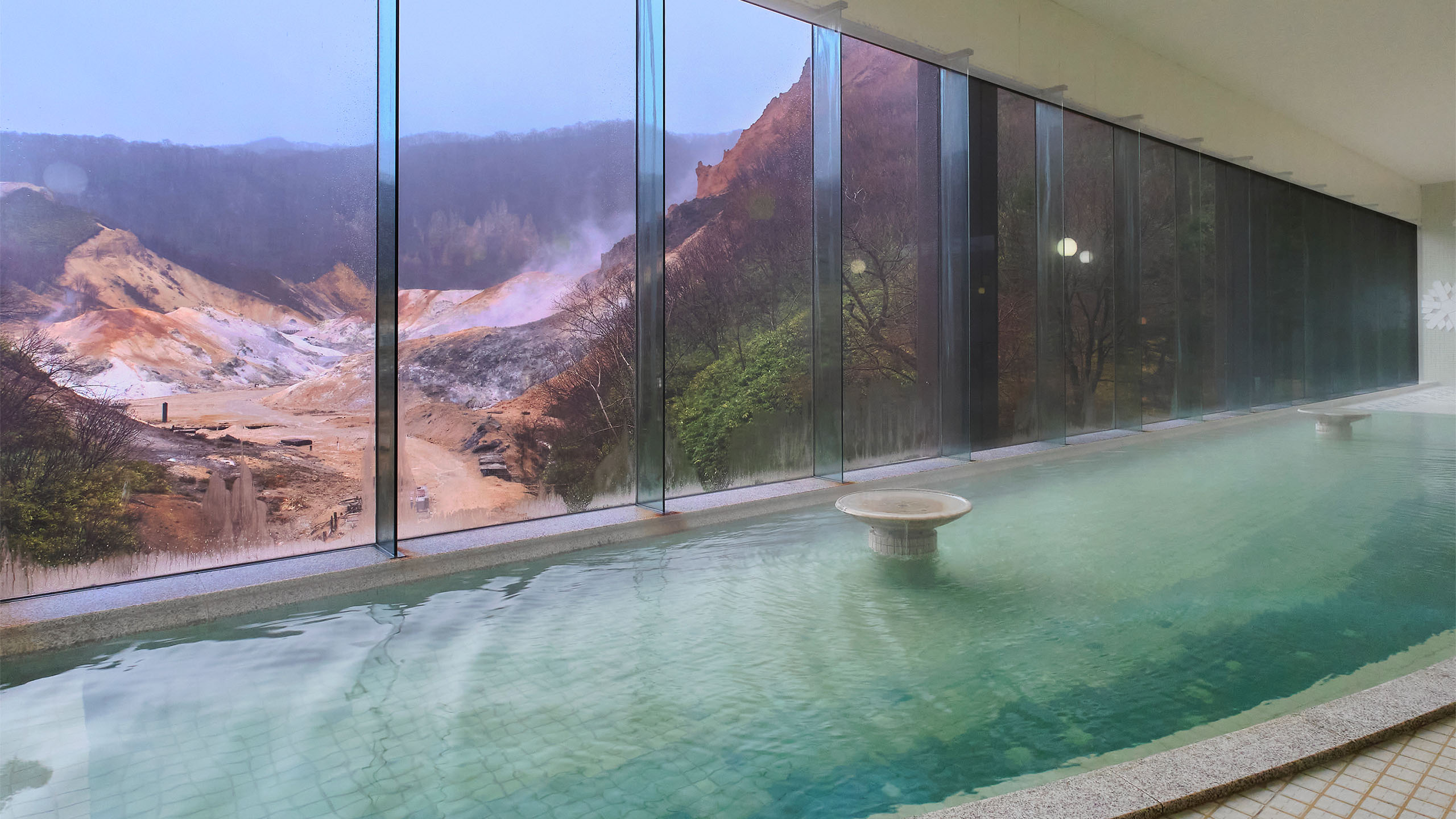 第一滝本館 — 北海道登別温泉 · 地獄谷を見晴らす食塩泉の展望大浴場、1500坪の浴場専用棟に35浴槽
