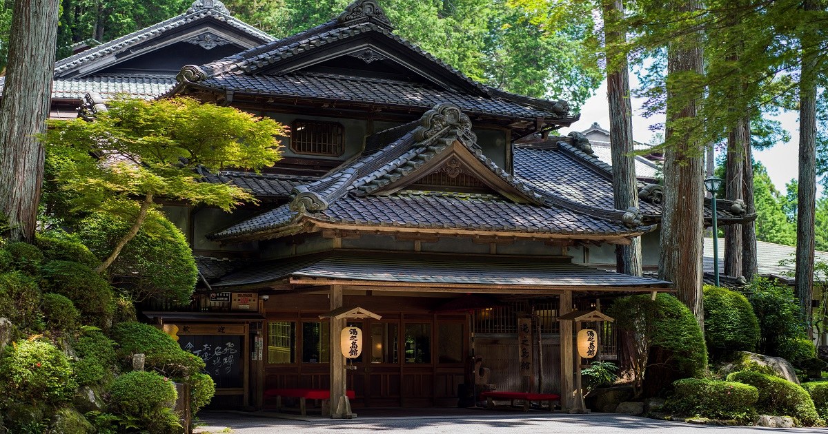 下呂温泉 湯之島館 — 岐阜・下呂 · 1931年創業、登録有形文化財のアルカリ性単純温泉の宿