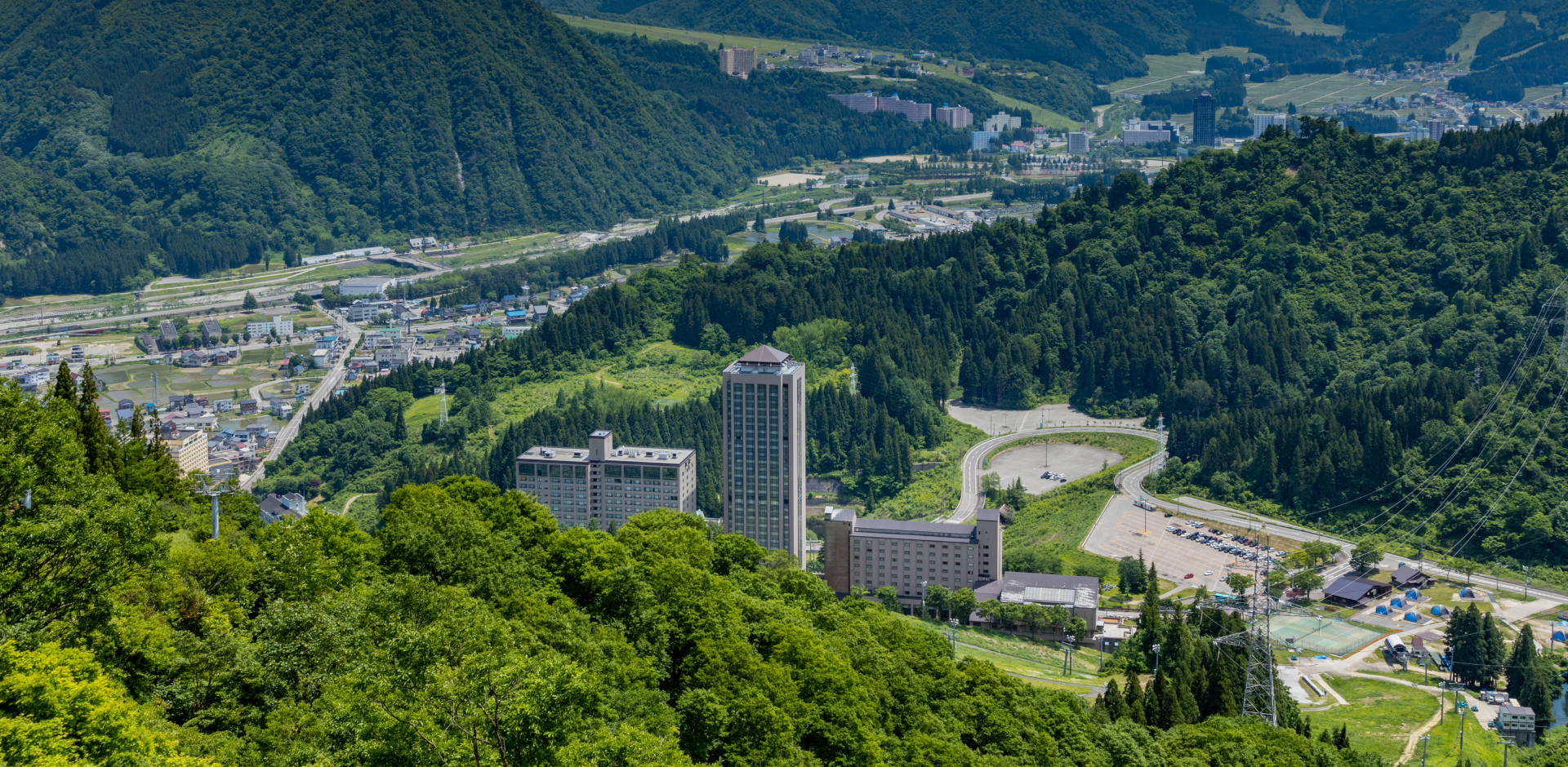 ナスパニューオータニ — 新潟・湯沢 · 越後の山々に囲まれた高原リゾート、南魚沼産コシヒカリの稲刈り体験