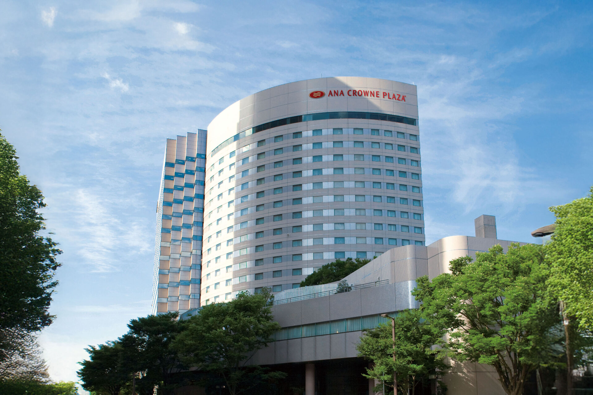 ANAクラウンプラザホテル金沢 — 金沢市・兼六園口 · リビング付42.7㎡とコネクティング、無料ベビーベッド