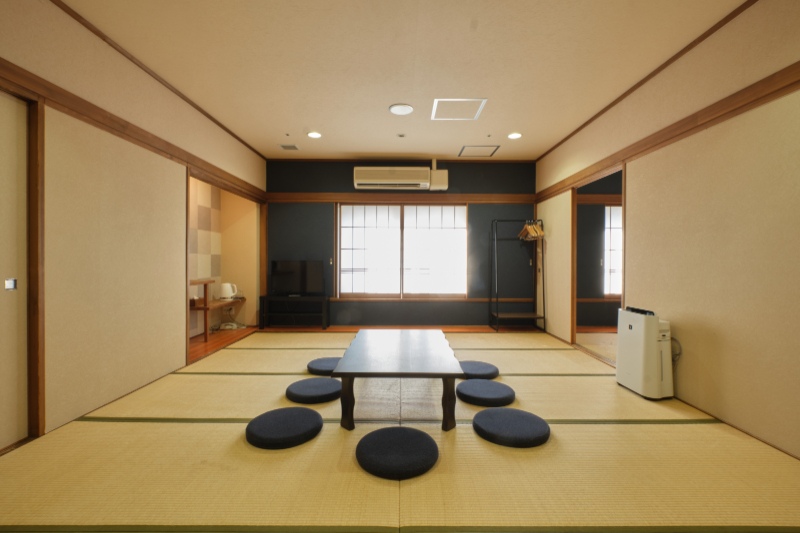 神戸ポートタワーホテルの和室16畳 — 神戸市中央区・波止場町 · 6〜8名で泊まれる畳の大部屋