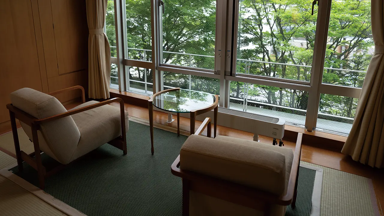 草津温泉 望雲 — 湯畑徒歩3分 · 緑を望む雲松庵の和室（子ども同室可）