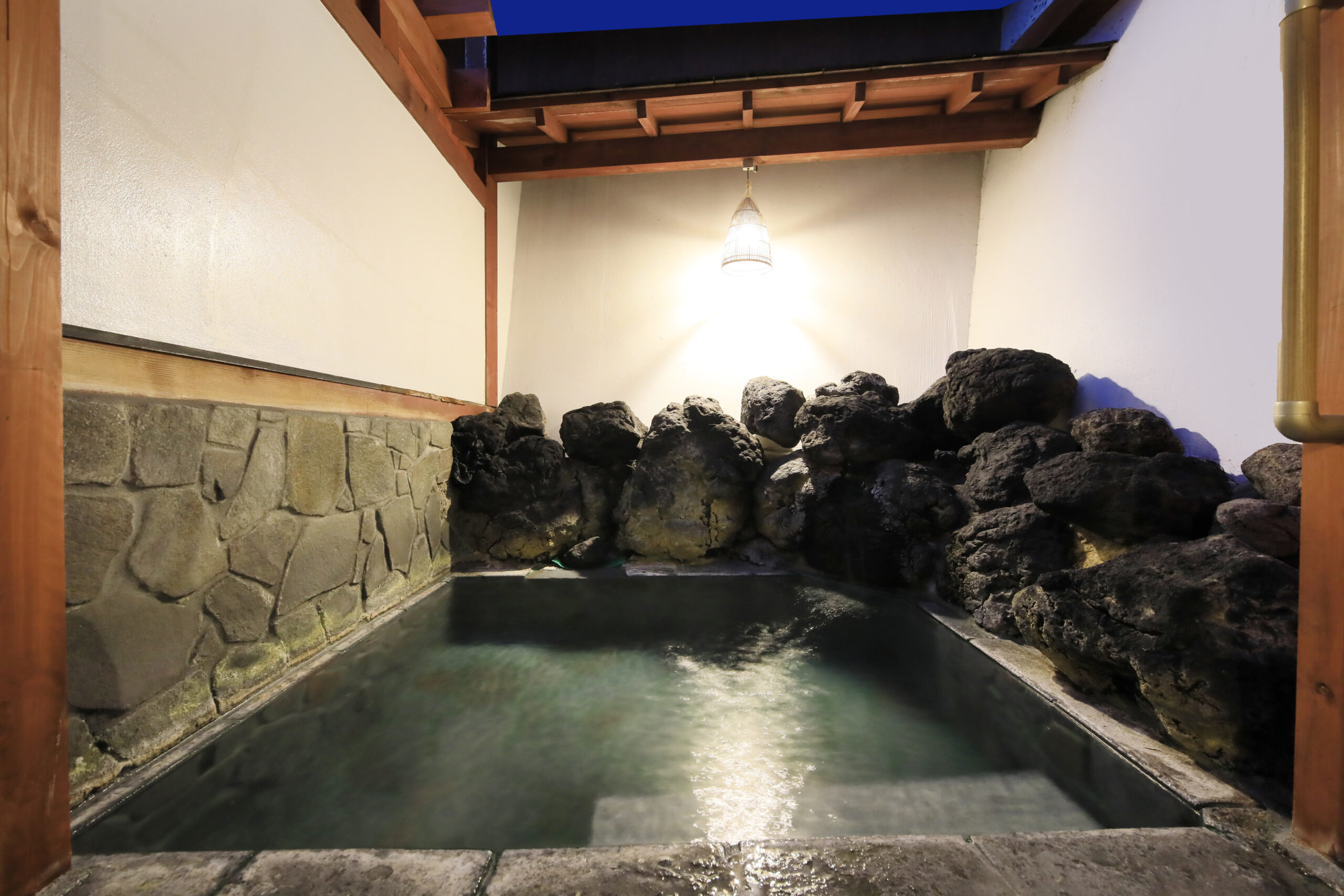 湯宿みゆき本館 — 無料で使える貸切露天風呂、自家源泉を含む3つの源泉