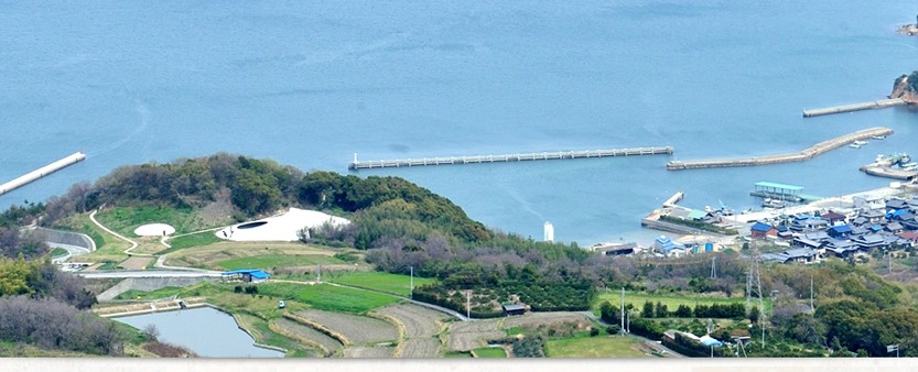 古宿 たかまつ屋 — 香川県土庄町・豊島家浦 · 港と棚田を望む静かな島の集落