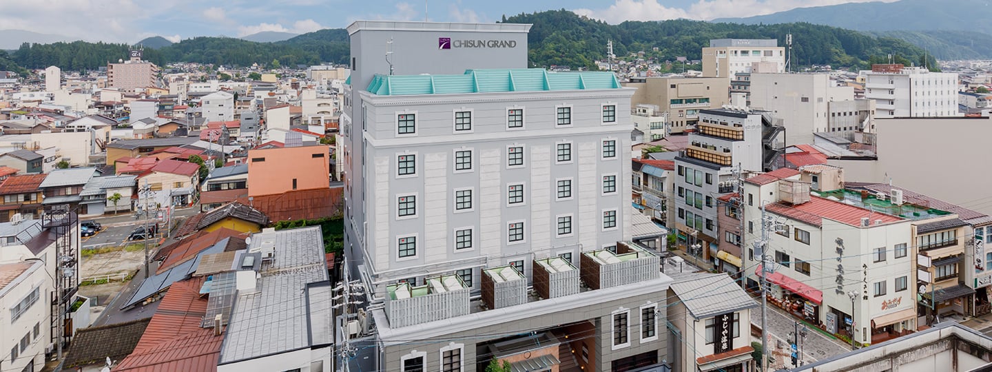 チサングランド高山 — 高山・駅徒歩1分 · 古い町並みと山並みを望む2021年開業のホテル外観