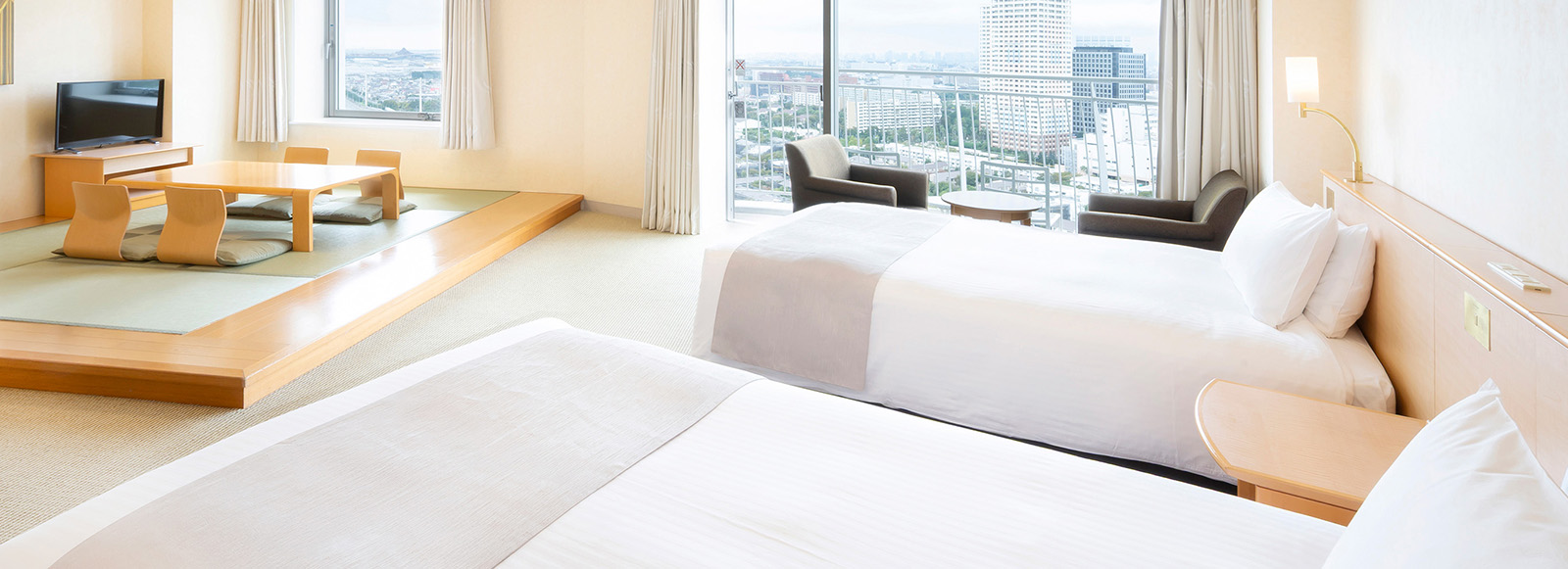 ホテル エミオン 東京ベイ — 千葉県浦安市・畳の小上がりを備えた57㎡の和洋室（定員4〜5名）