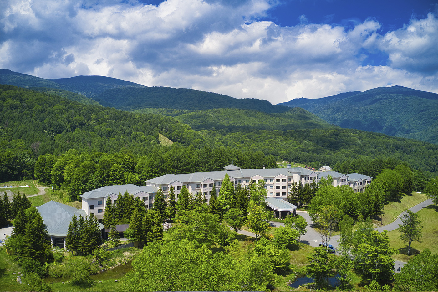 EN RESORT グランデコホテル — 福島県北塩原村・裏磐梯 · 西大巓の麓、森に囲まれた103室のリゾートホテル