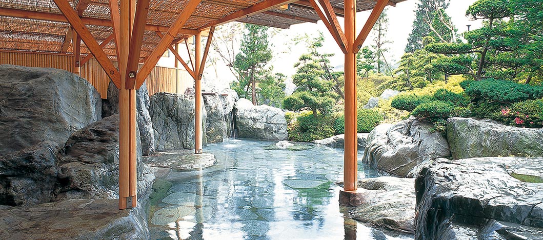 ユルイの宿 恵山 — 長野・昼神温泉 · 南アルプスの自然石を配した庭園の大露天風呂