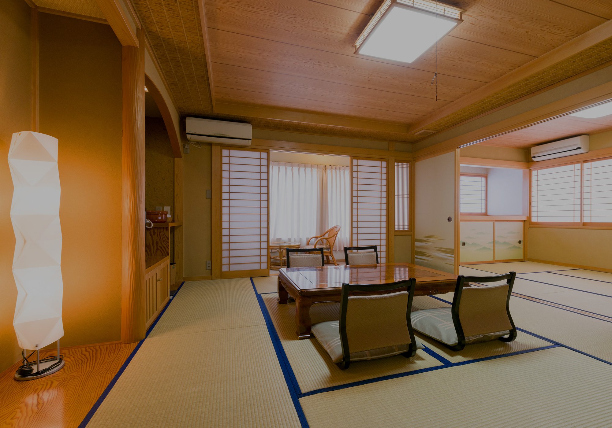 割烹旅館 肴屋本店 — 大洗町・曲がり松商店街 · 明治20年創業の割烹旅館の12畳和室