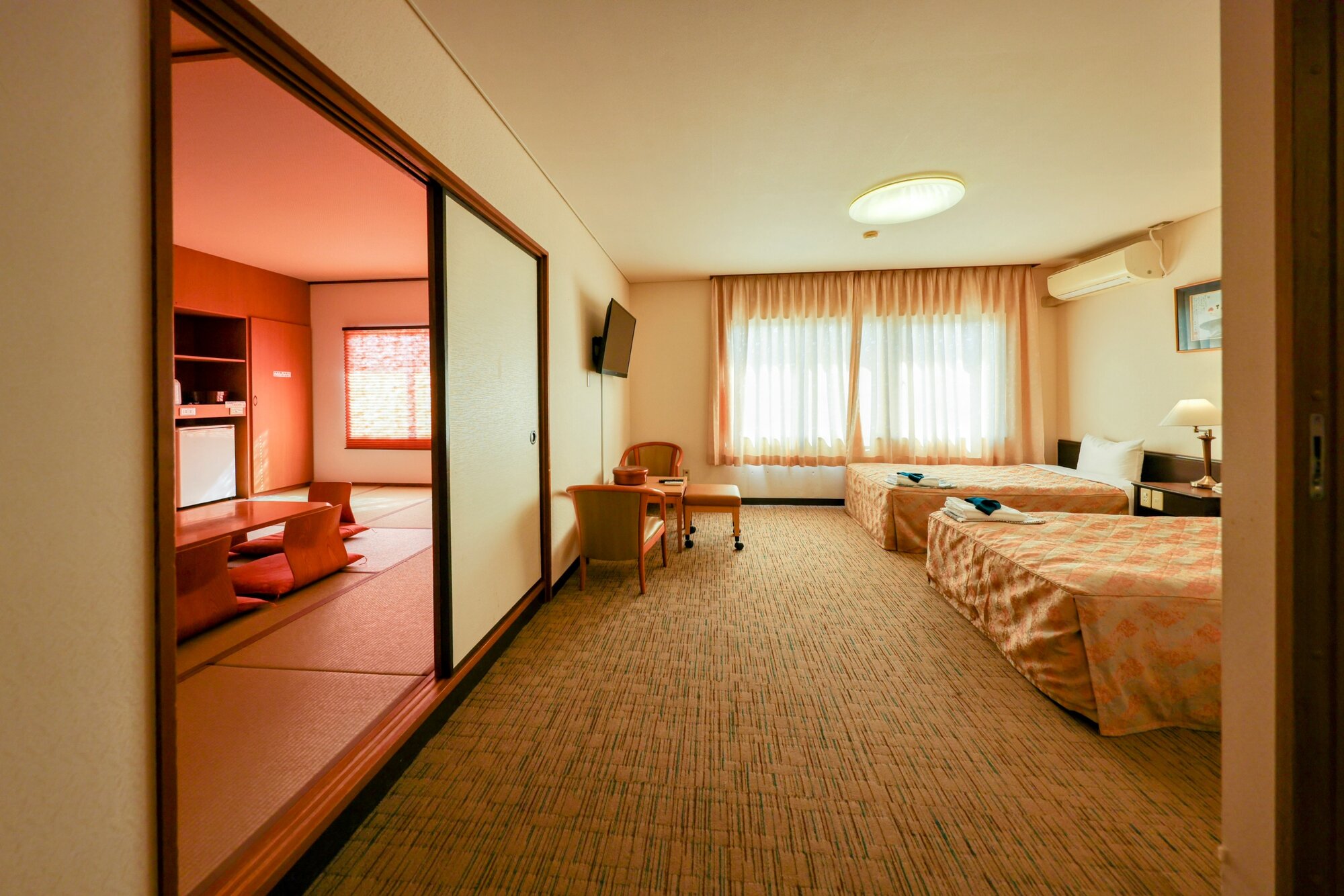 HOTEL AZ 大分安心院店 — 宇佐市安心院町 · 和洋室(和室10畳+シングルベッド2台、50㎡、5名まで)