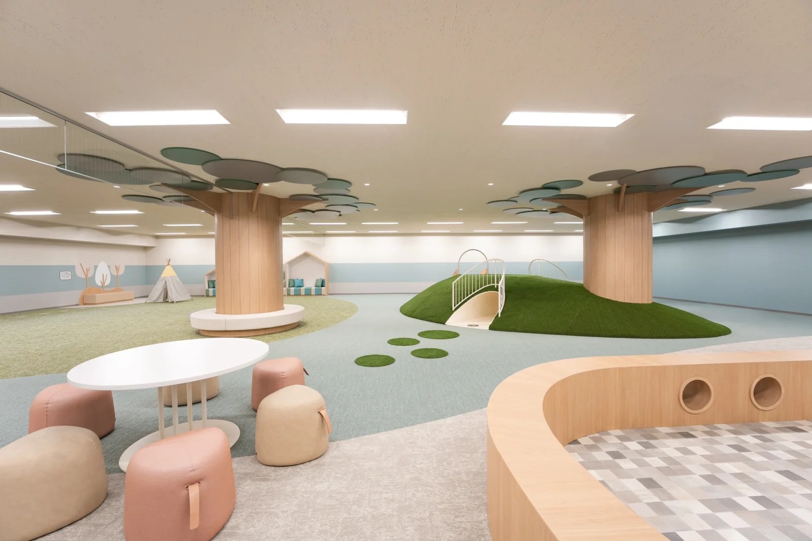 グランドメルキュール那須高原リゾート&スパ — 栃木県那須町 · 芝の丘やテントのある屋内キッズスペース