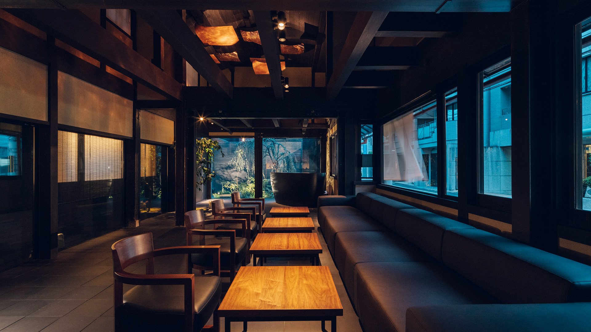 nol kyoto sanjo — 京都市中京区・堺町通 · 酒蔵の販売所だった町家を改装した宿泊者専用ラウンジと坪庭