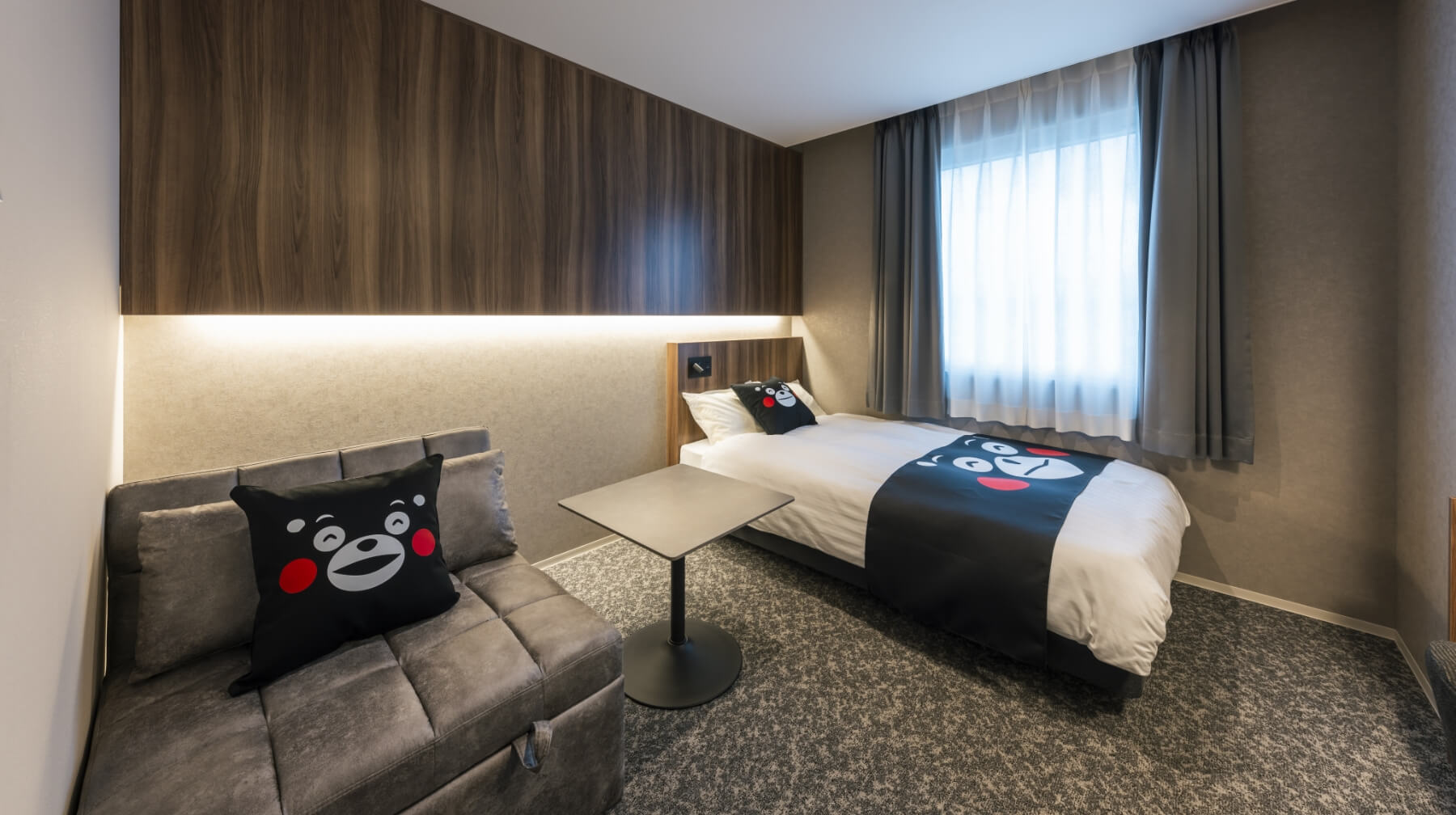 THE STILL HOTEL くまモンルーム — 熊本県大津町 · ソファベッド付き19.47㎡、くまモンが出迎える客室